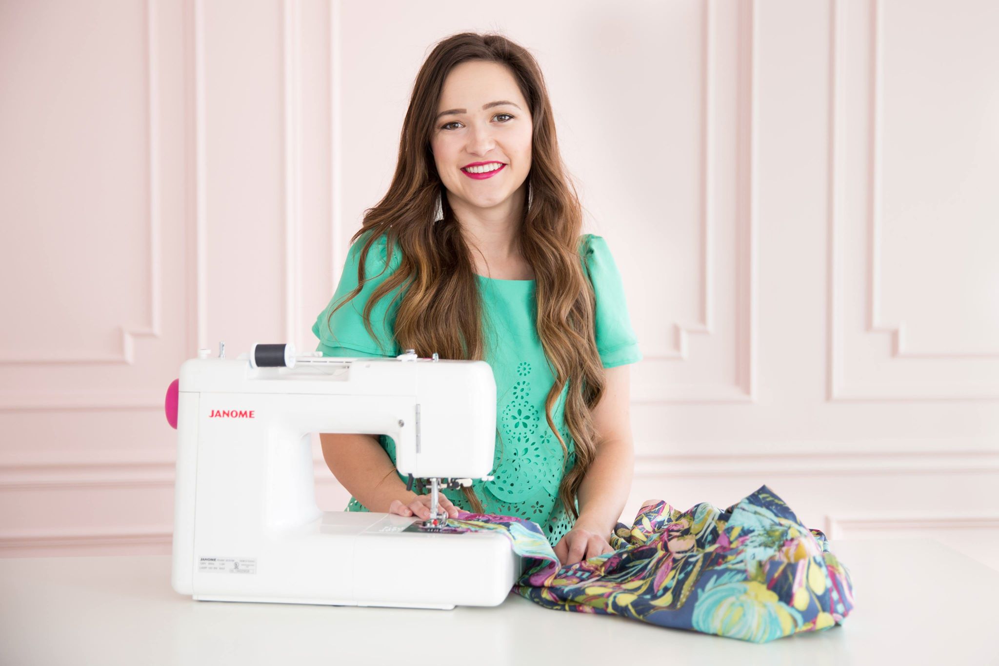 Sew how. Miss Machine Cover. Ho to Sew. Learn to Sew with Lauren.