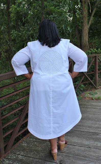 A person wearing a white dressDescription automatically generated with medium confidence